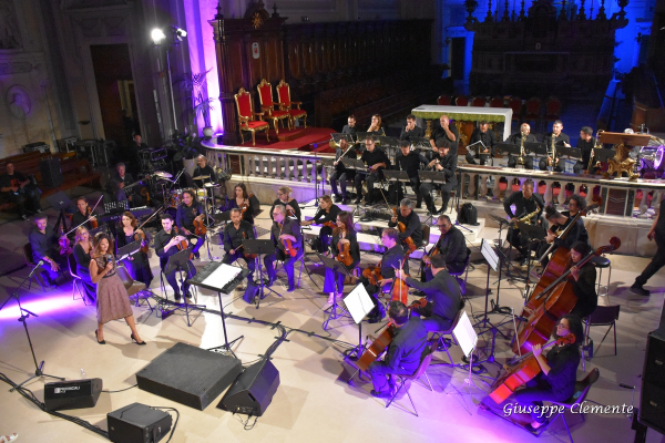 Presentando Lorenzo Campani e l'Orchestra della Magna Grecia. Cattedrale di Molfetta, settembre 2018.